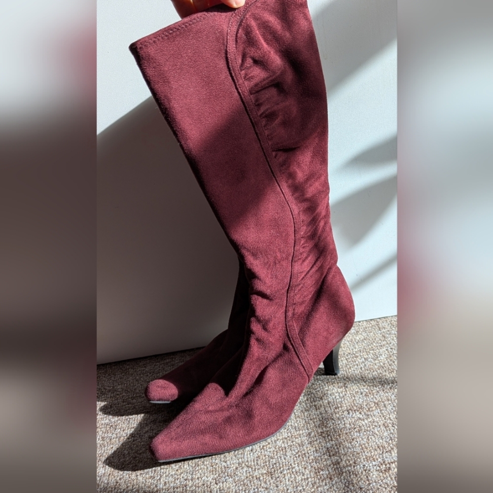 Burgundy Wine Boots 8 M Faux Suede  knee high pointy toe ruching stretch heeled